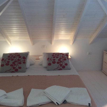 Amalia Harbor Apartment Chalki Town ภายนอก รูปภาพ