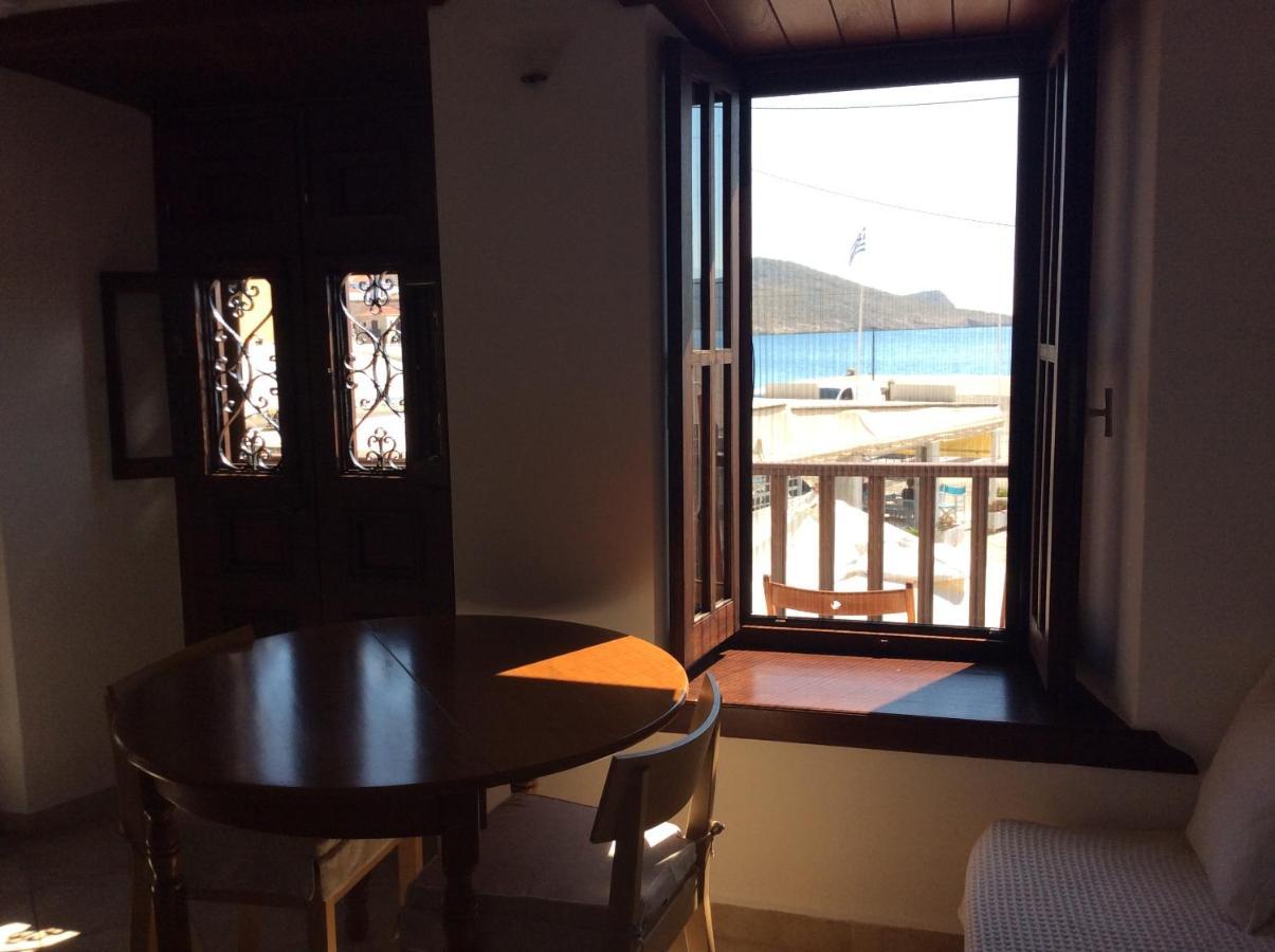 Amalia Harbor Apartment Chalki Town ภายนอก รูปภาพ