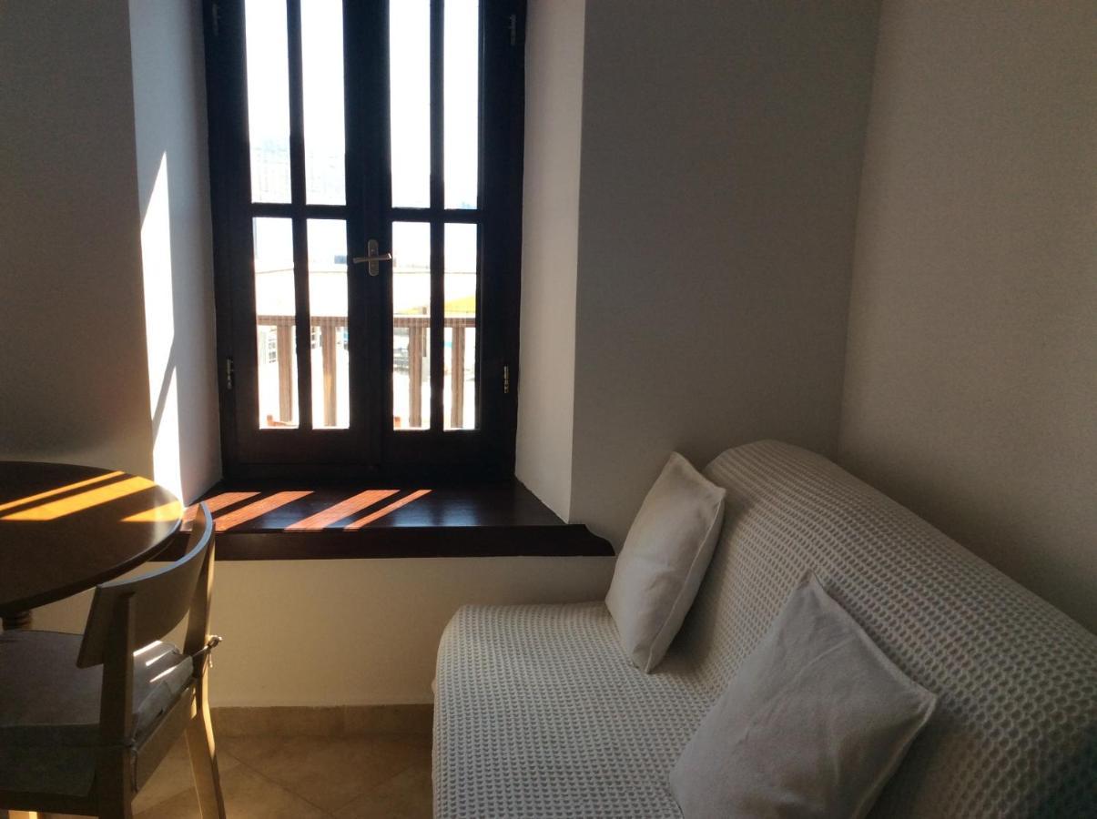 Amalia Harbor Apartment Chalki Town ภายนอก รูปภาพ