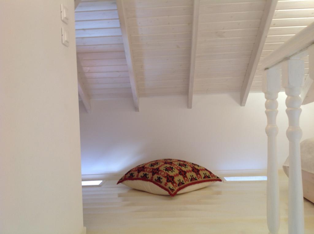 Amalia Harbor Apartment Chalki Town ภายนอก รูปภาพ