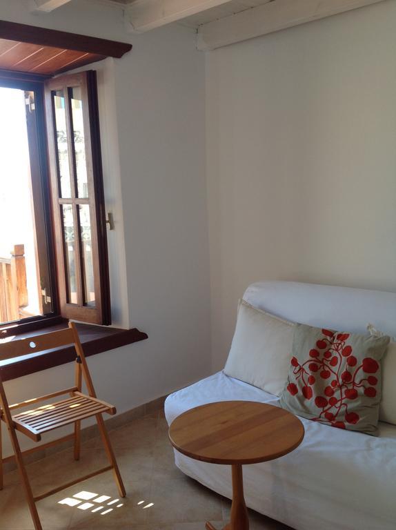 Amalia Harbor Apartment Chalki Town ภายนอก รูปภาพ