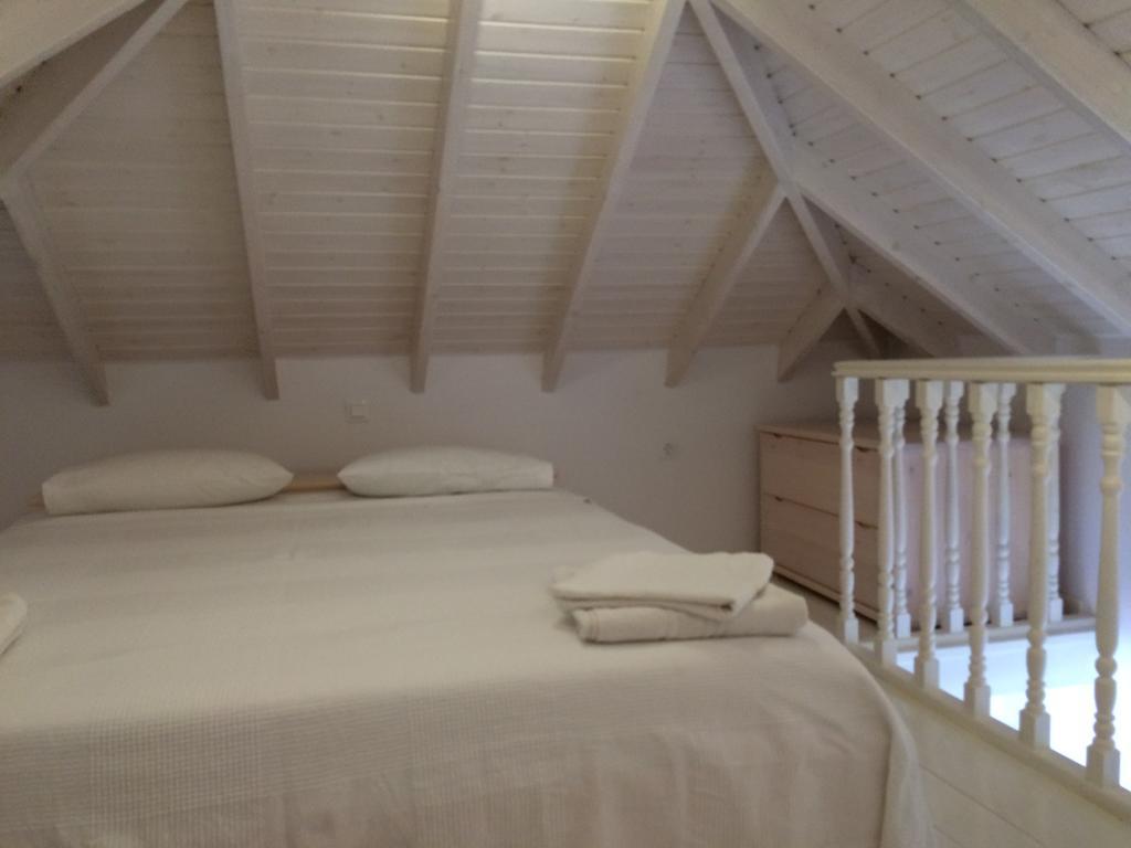 Amalia Harbor Apartment Chalki Town ภายนอก รูปภาพ