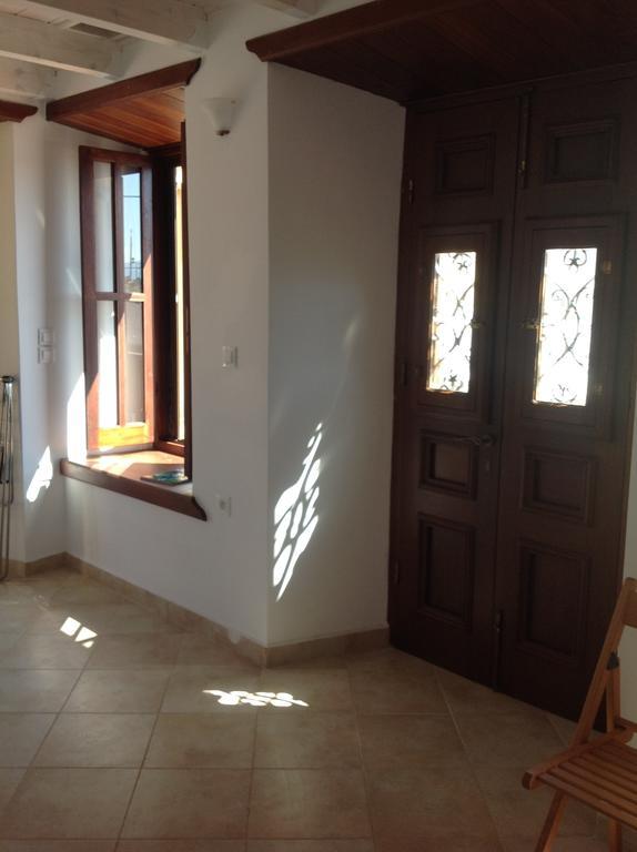 Amalia Harbor Apartment Chalki Town ภายนอก รูปภาพ